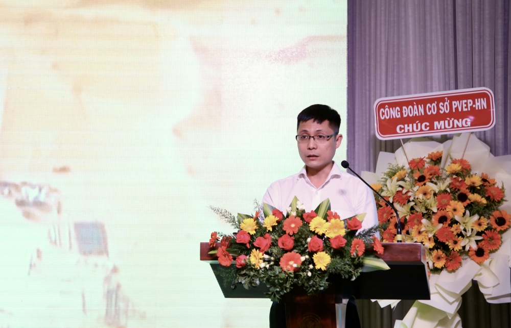 Đại diện Ban Công nghệ An toàn và Môi trường PVEP trình bày tham luận Đại diện Ban Công nghệ An toàn và Môi trường PVEP trình bày tham luận