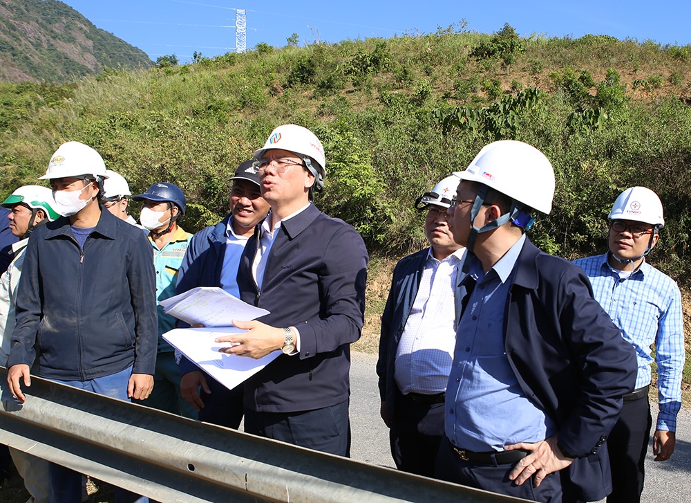 Dồn lực để đảm bảo đóng điện Dự án đường dây 220kV Huội Quảng - Nghĩa Lộ trong quý I/2024