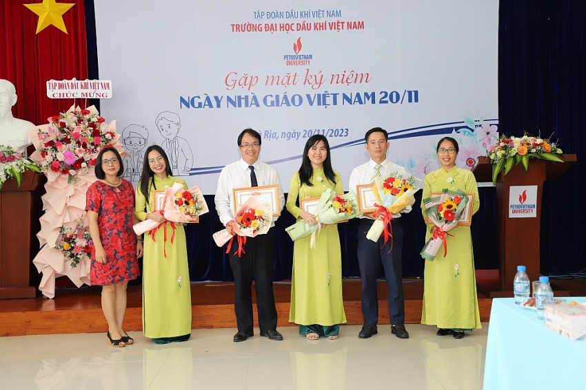 PVU tổ chức kỷ niệm Ngày Nhà giáo Việt Nam 20/11 PVU tổ chức kỷ niệm Ngày Nhà giáo Việt Nam 20/11