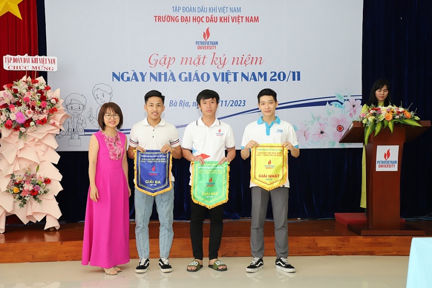 PVU tổ chức kỷ niệm Ngày Nhà giáo Việt Nam 20/11 PVU tổ chức kỷ niệm Ngày Nhà giáo Việt Nam 20/11