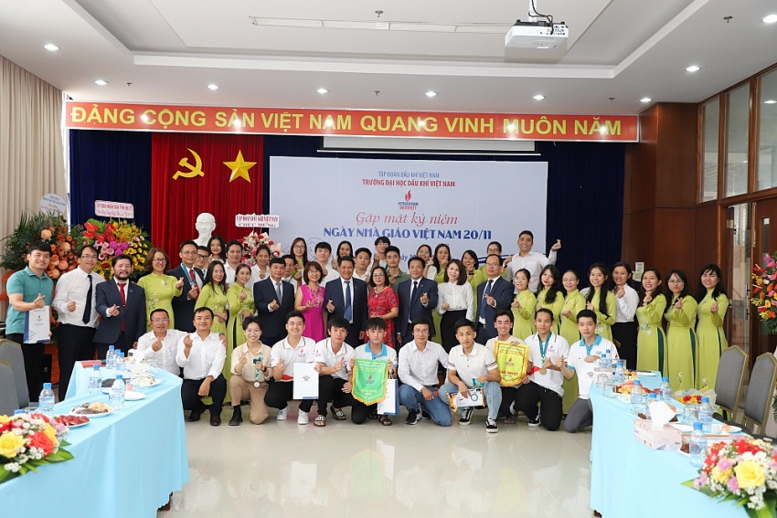 PVU tổ chức kỷ niệm Ngày Nhà giáo Việt Nam 20/11 PVU tổ chức kỷ niệm Ngày Nhà giáo Việt Nam 20/11