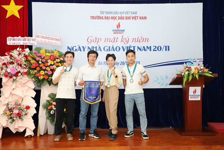 PVU tổ chức kỷ niệm Ngày Nhà giáo Việt Nam 20/11 PVU tổ chức kỷ niệm Ngày Nhà giáo Việt Nam 20/11