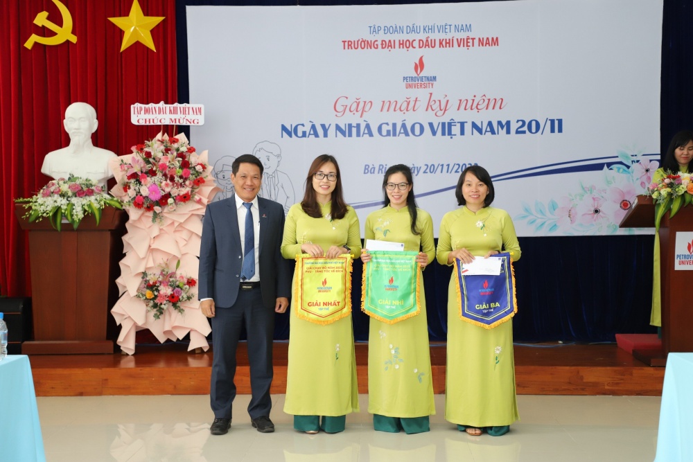 PVU tổ chức kỷ niệm Ngày Nhà giáo Việt Nam 20/11 PVU tổ chức kỷ niệm Ngày Nhà giáo Việt Nam 20/11