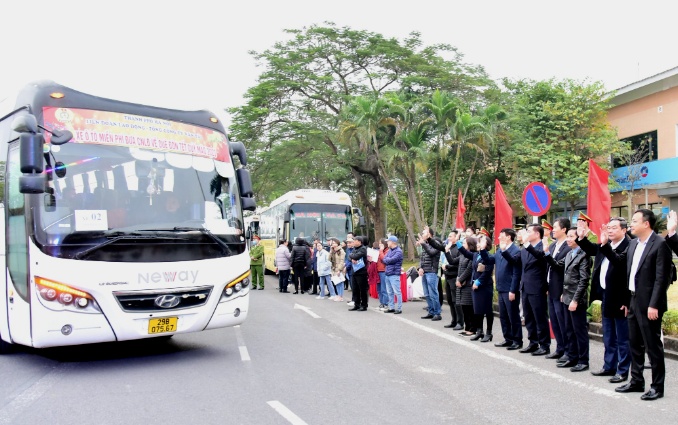 Hà Nội hỗ trợ vé xe Tết Nguyên đán 2024 cho 5.000 công nhân lao động