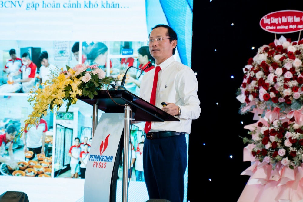Ông Lê Tất Thắng - Bí thư Đảng uỷ, Giám đốc KVT báo cáo trong hội nghị.