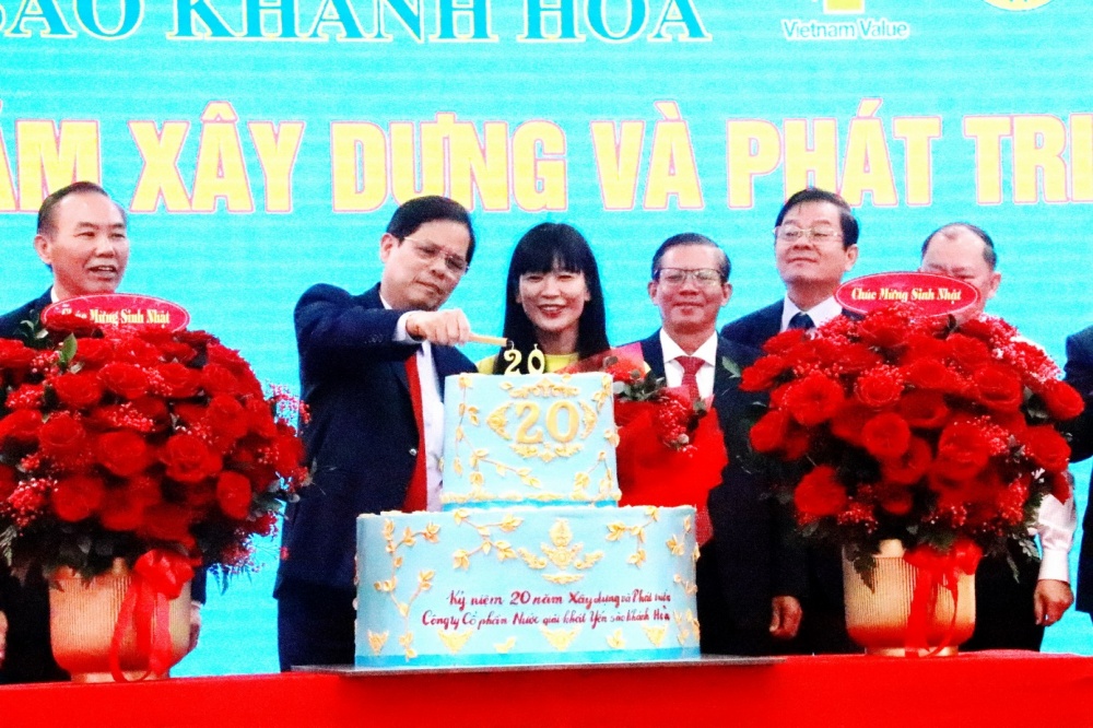 Lễ kỷ niệm 20 năm xây dựng và phát triển Công ty CP Nước giải khát Yến sào Khánh Hòa