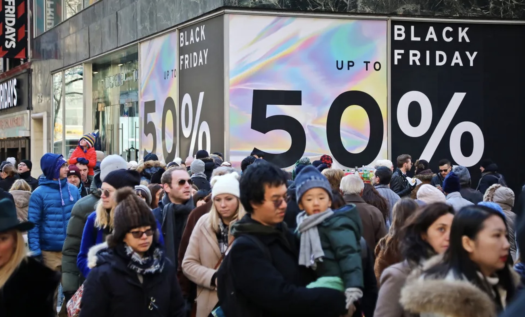 Black Friday nhộn nhịp tại Mỹ, châu Âu