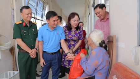 Petrovietnam thăm, tặng quà tại Trung tâm Bảo trợ xã hội tỉnh Cà Mau