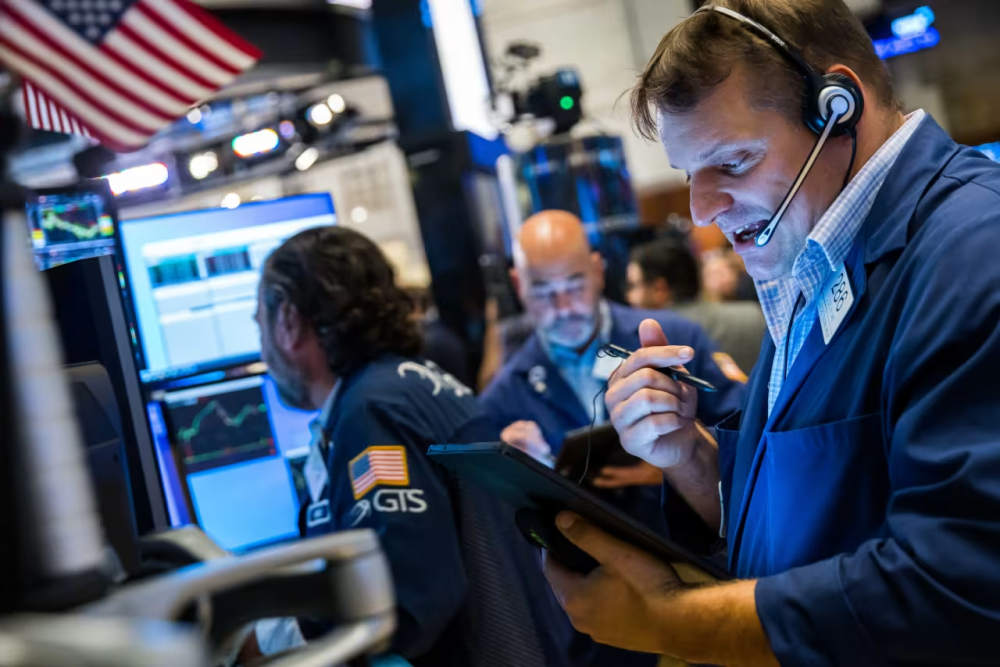 Thị trường chứng khoán thế giới ngày 27/11: Chỉ số tương lai Dow Jones giảm nhẹ vào thứ Hai