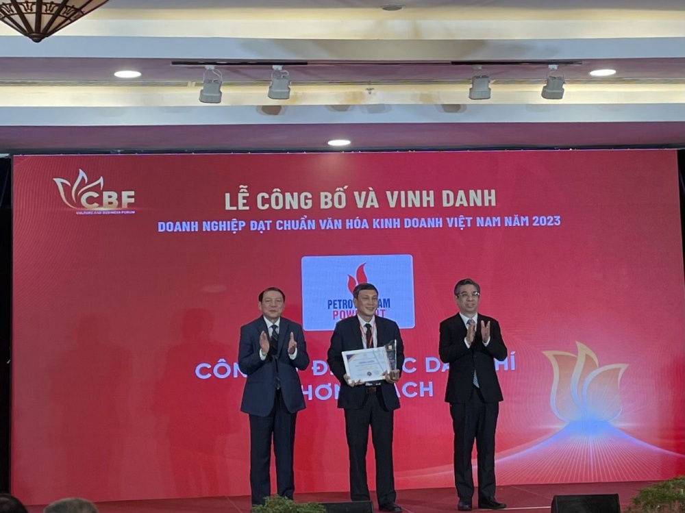 Đ/c Nguyễn Thanh Tùng – Bí thư Đảng ủy, Giám đốc Công ty đại diện Công ty nhận danh hiệu