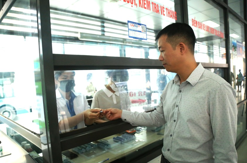 Hà Nội triển khai thẻ vé xe buýt điện tử