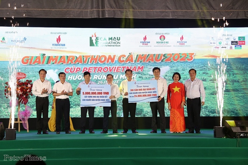 Petrovietnam đã trao tặng số tiền 29 tỷ đồng để cùng với tỉnh Cà Mau thực hiện công tác an sinh xã hội trên địa bàn huyện Ngọc Hiển