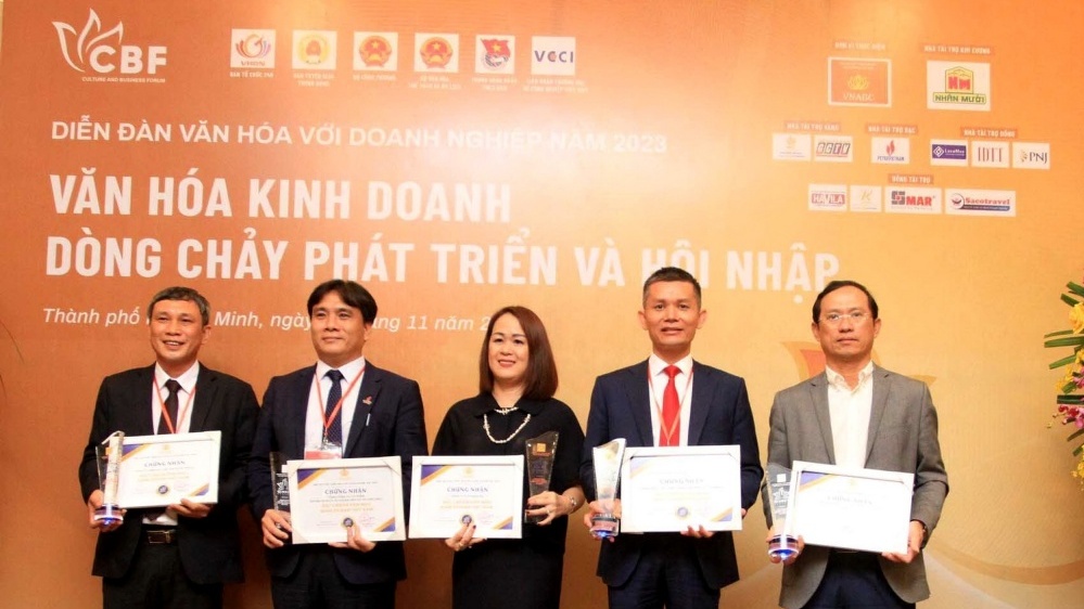 Công ty Chế biến Khí Vũng Tàu nhận chứng nhận văn hóa kinh doanh Việt Nam