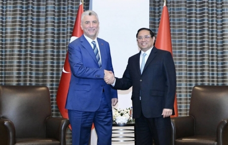 Thủ tướng Phạm Minh Chính tiếp Bộ trưởng Thương mại Thổ Nhĩ Kỳ Omer Bolat