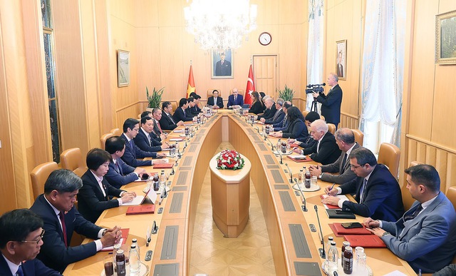 Thủ tướng Chính phủ Phạm Minh Chính gặp  Chủ tịch Quốc hội Thổ Nhĩ Kỳ Nu-mát Cuốc-tu-mớt