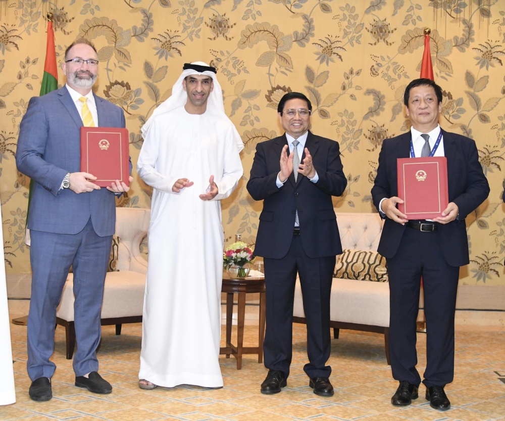 Thủ tướng Phạm Minh Chính và Quốc vụ khanh UAE chứng kiến lễ trao các văn kiện hợp tác