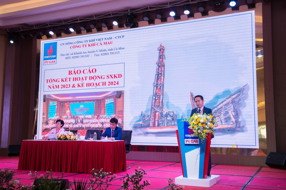 Ông Nguyễn Văn Bé Ba – Giám đốc KCM báo cáo tại hội nghị.