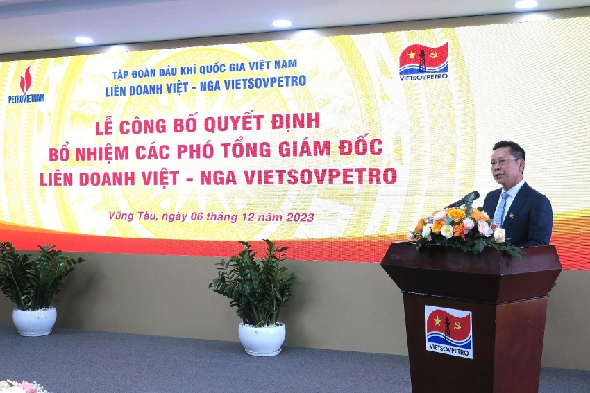 Tân Phó Tổng giám đốc Vietsovpetro Nguyễn Lâm Anh phát biểu nhận nhiệm vụ
