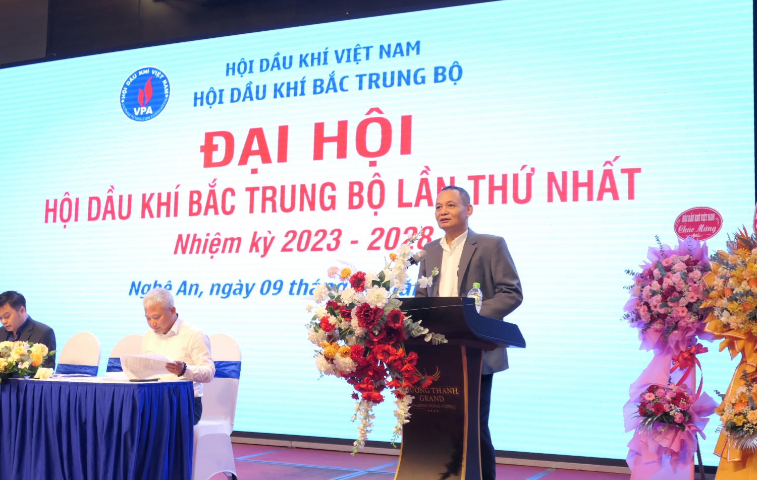 Ông Trịnh Bảo Ngọc - Chủ tịch lâm thời Hội Dầu khí Bắc Trung Bộ phát biểu tại Đại hội