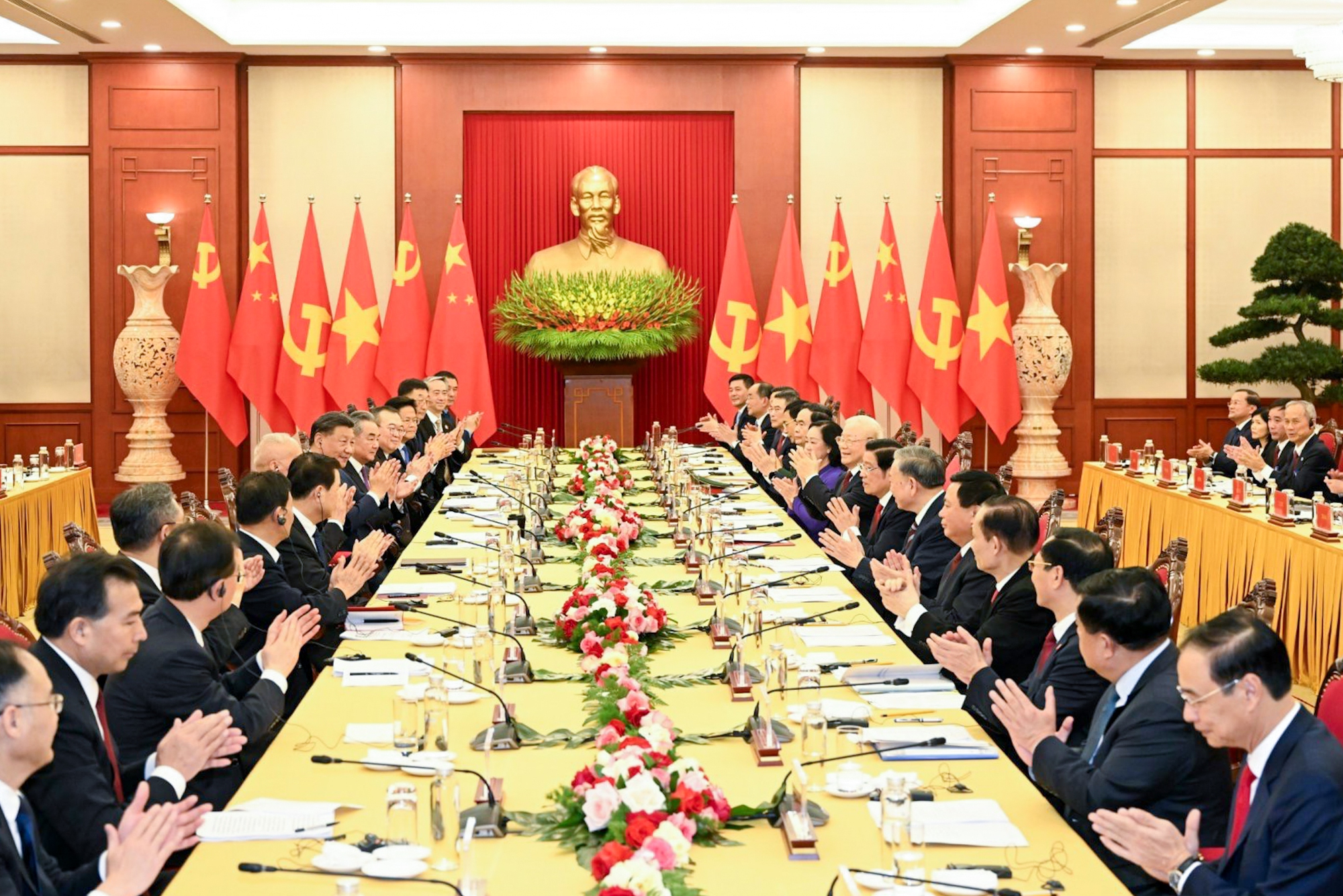 Việt Nam coi phát triển quan hệ với Trung Quốc là ưu tiên hàng đầu- Ảnh 3.