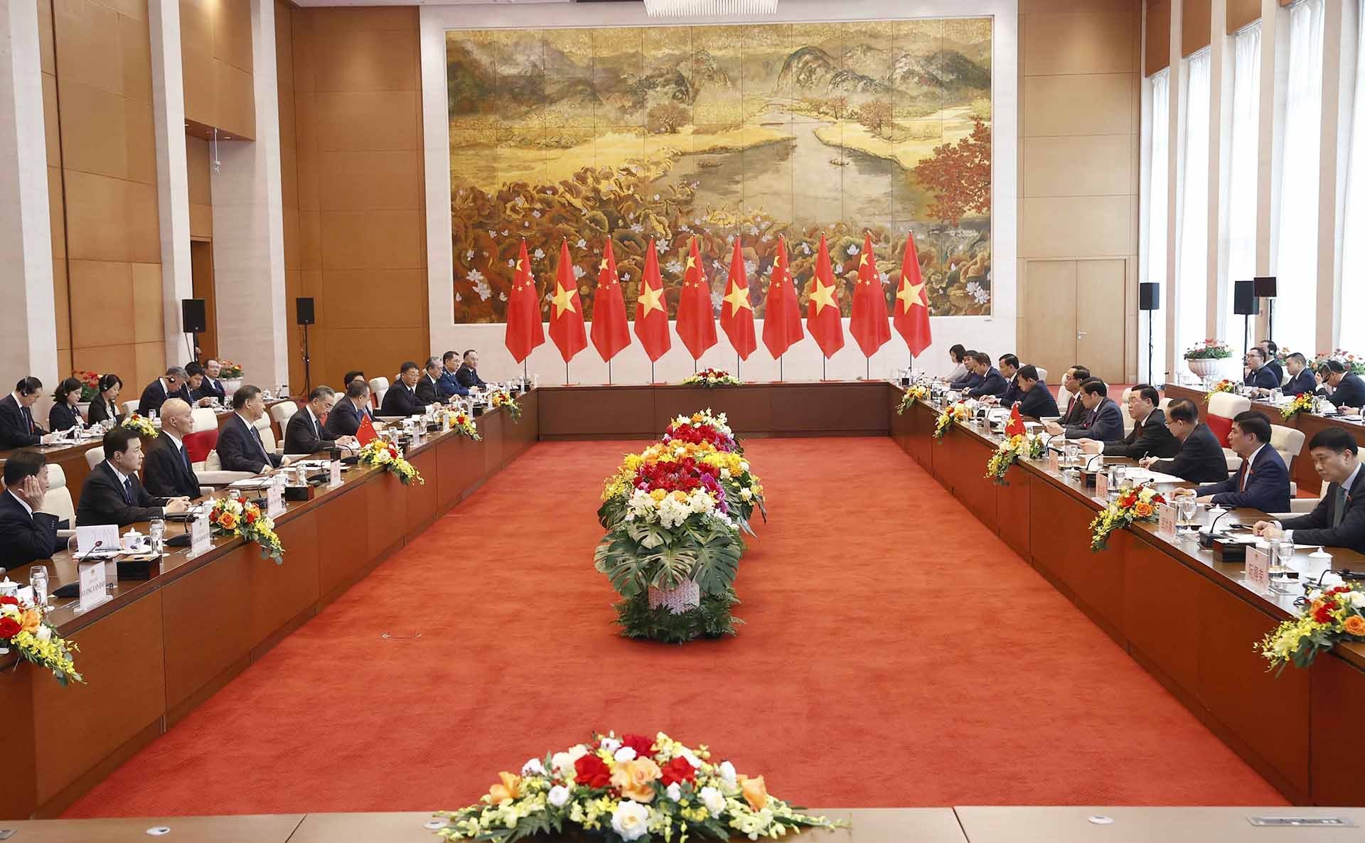 Chủ tịch Quốc hội Vương Đình Huệ hội kiến Tổng Bí thư, Chủ tịch nước Trung Quốc Tập Cận Bình. (Nguồn: TTXVN)