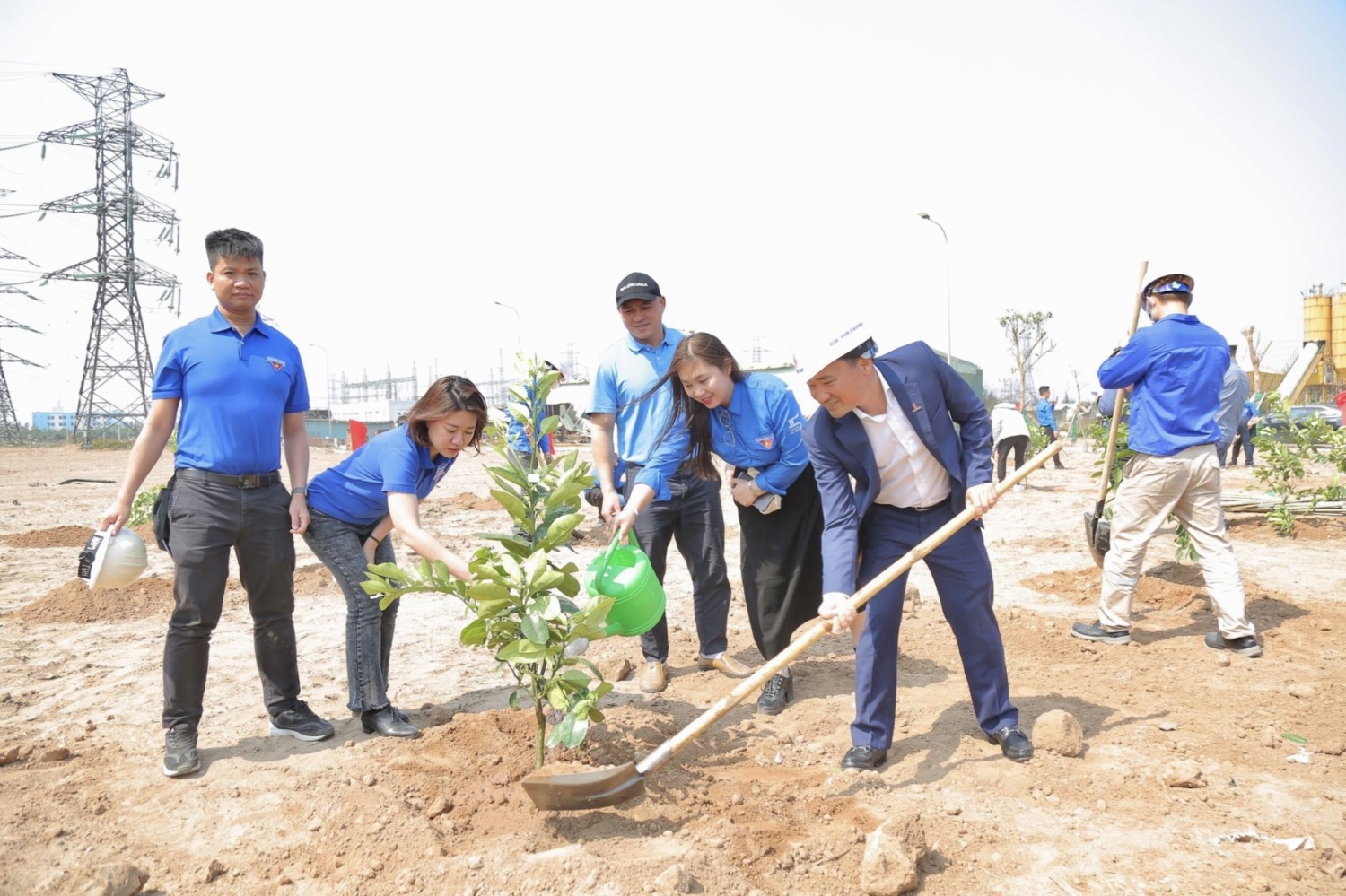 Đoàn Thanh niên PVEP tham gia trồng cây tại buổi Lễ phát động Tết trồng cây 2023 do Tập đoàn Dầu khí Việt Nam tổ chức 