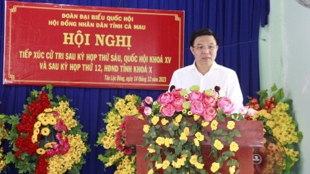 Đồng chí Lê Mạnh Hùng tiếp xúc cử tri xã Tân Lộc Đông, huyện Thới Bình, tỉnh Cà Mau