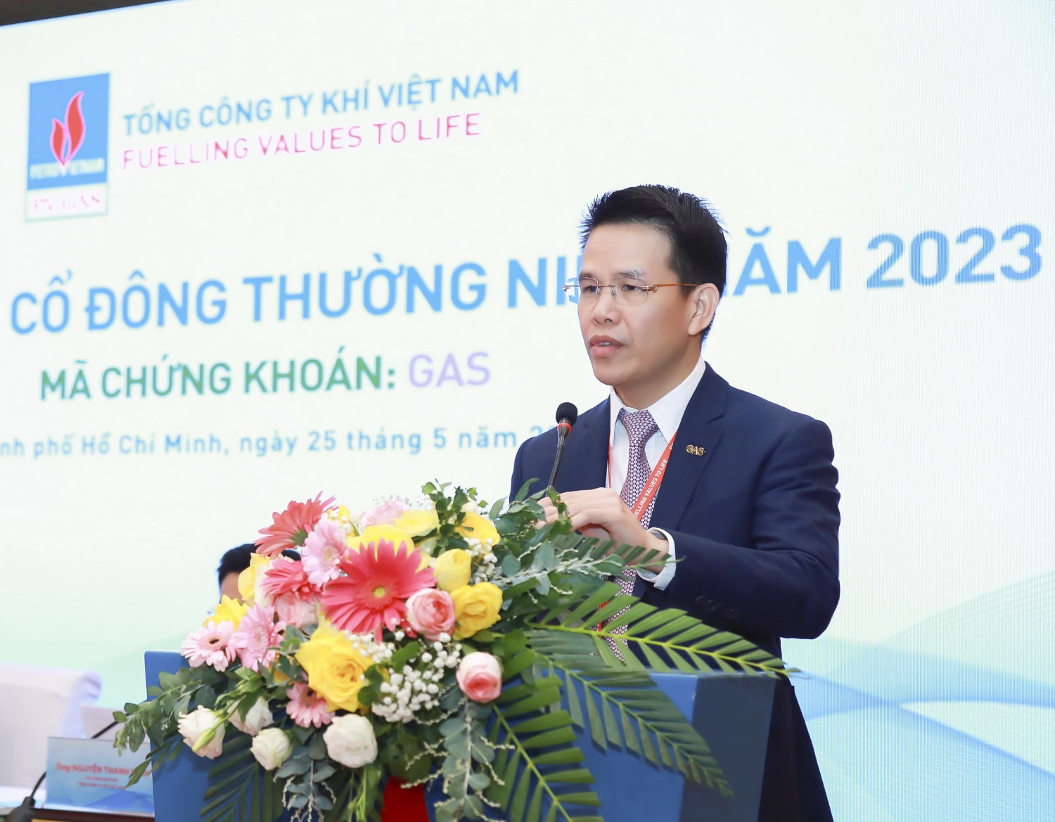 Hình 2. Ông Phạm Văn Phong – Tổng giám đốc PV GAS báo cáo kết quả năm 2023, khẳng định quyết tâm và nỗ lực phát triển doanh nghiệp tiên phong ngành công nghiệp khí