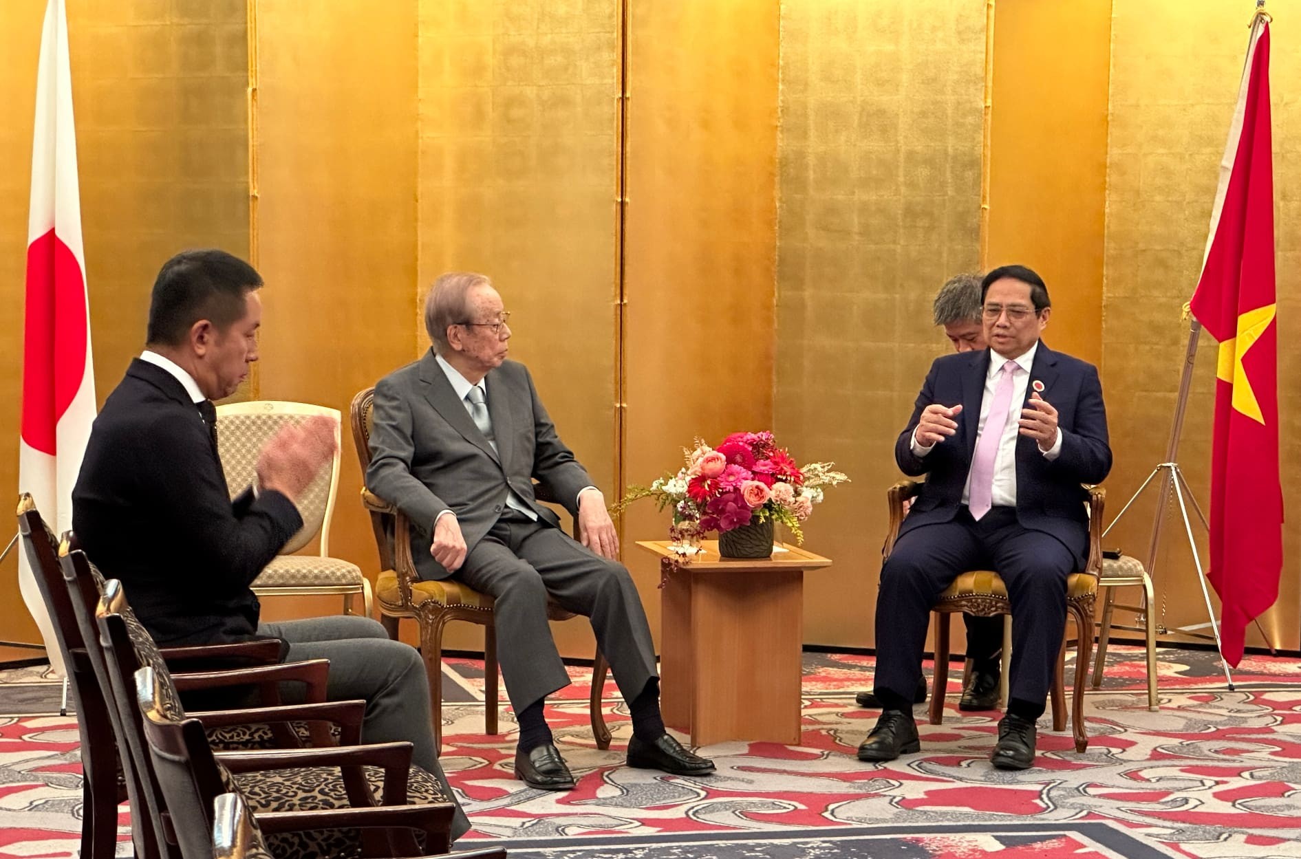 Thủ tướng Phạm Minh Chính tiếp con của người đưa ra học thuyết 'từ trái tim đến trái tim' của Nhật Bản