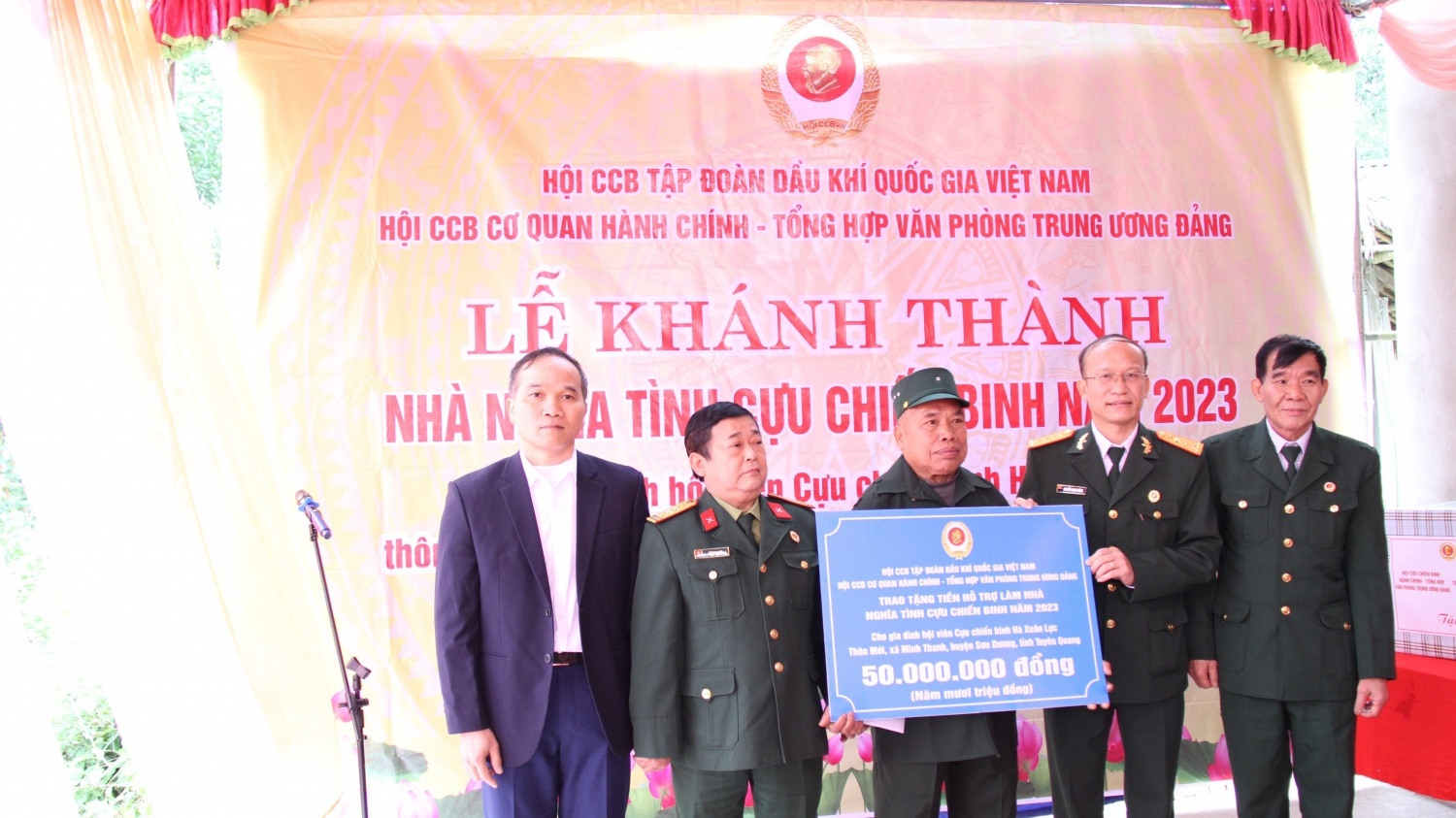 Khánh thành 2 căn nhà "Nghĩa tình đồng đội" do Petrovietnam tài trợ tại tỉnh Tuyên Quang