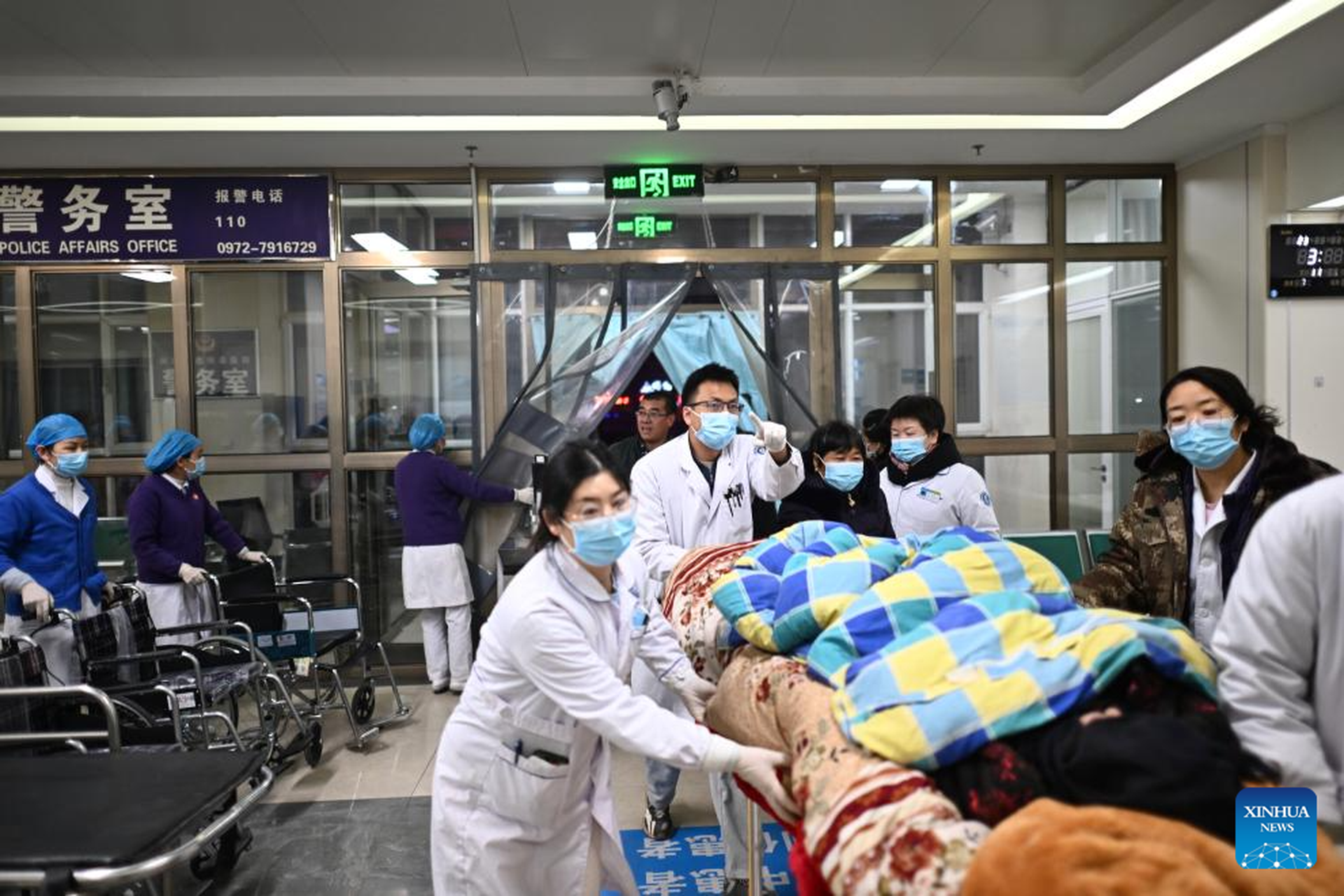 Cảnh đổ nát trong trận động đất khiến 111 người thiệt mạng ở Trung Quốc