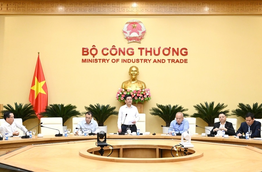 Cuộc họp do Bộ trưởng Nguyễn Hồng Diên chủ trì tại trụ sở Bộ Công thương.  