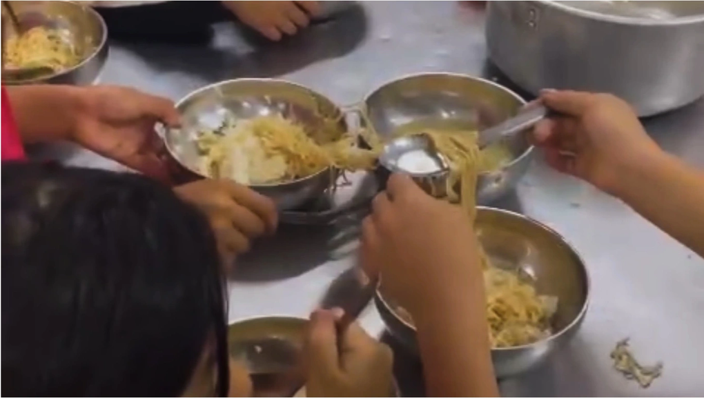11 học sinh ăn hai gói mì: Thiếu đồ ăn thường xuyên, Bộ GDĐT chỉ đạo khẩn! - 1