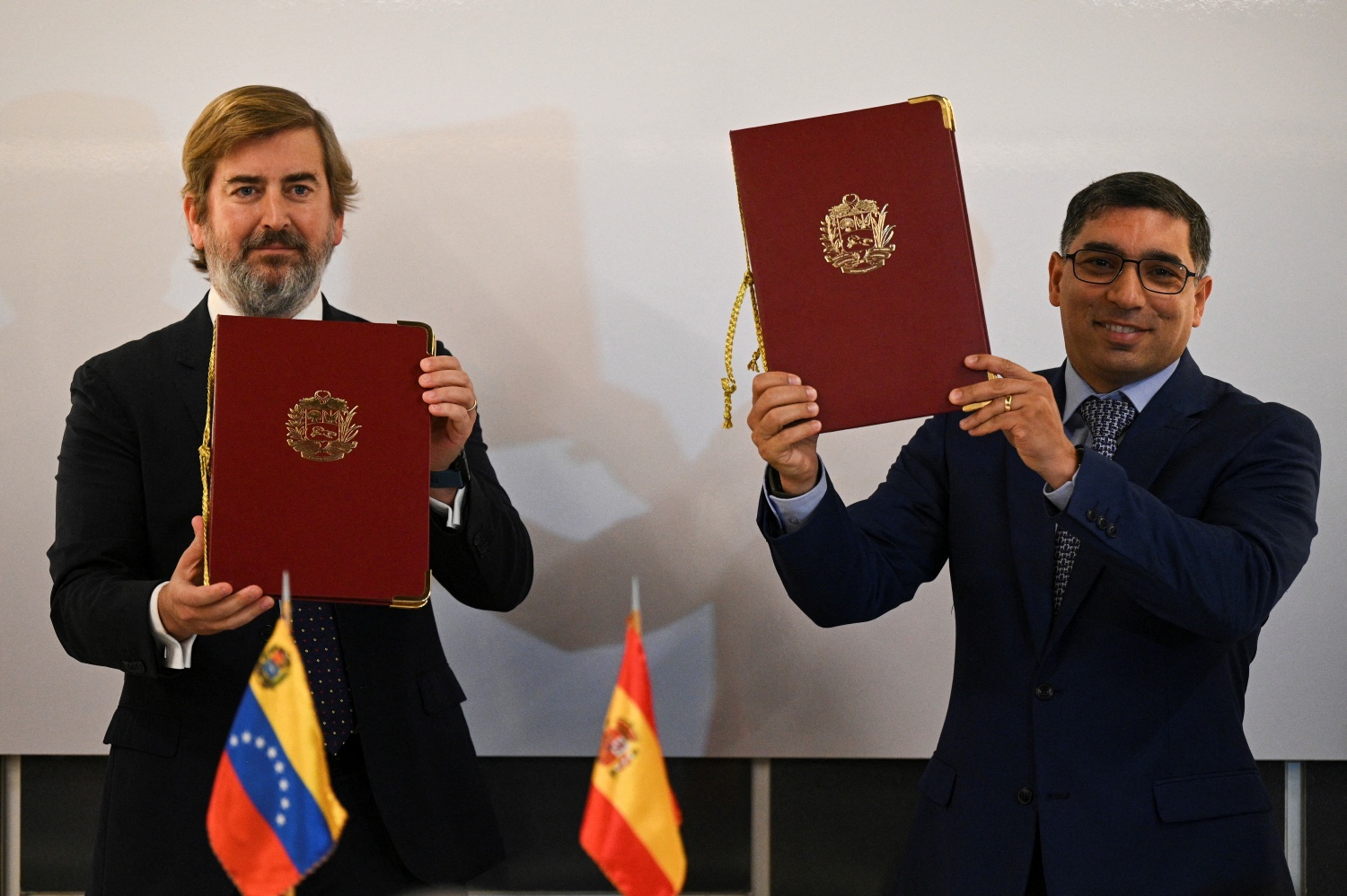 Thời cơ tới, Tây Ban Nha và Venezuela nối lại hợp tác dầu khí