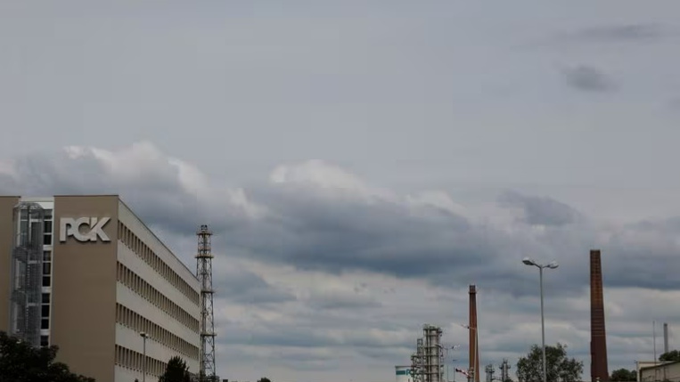 Rosneft sẽ thảo luận với Berlin về việc bán nhà máy lọc dầu tại Đức