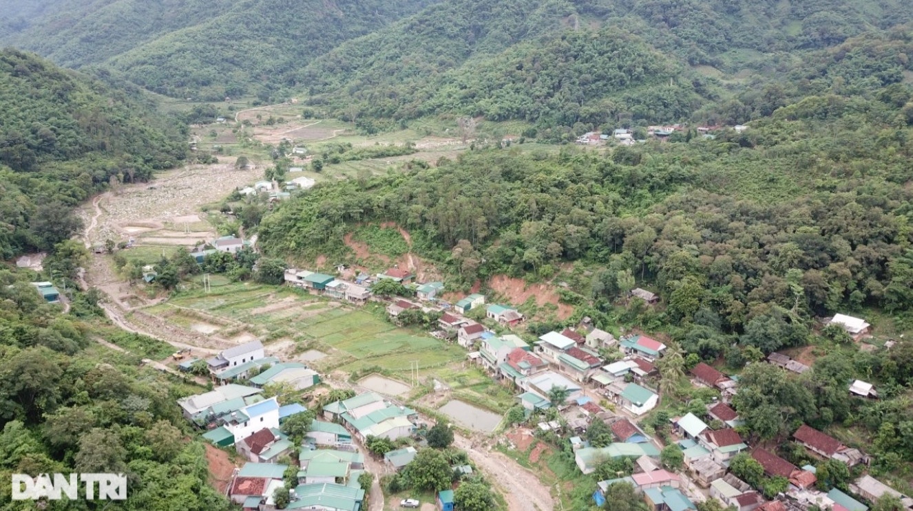 Sau hơn một năm, nhiều bản làng bị lũ quét ở xã Tà Cạ, huyện Kỳ Sơn vẫn còn đó những khó khăn (Ảnh: Nguyễn Duy).