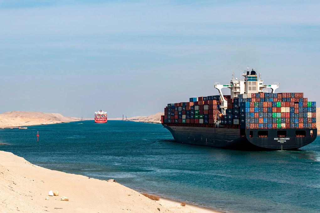 Khủng hoảng tại kênh đào Suez đe dọa kinh tế toàn cầu - 1