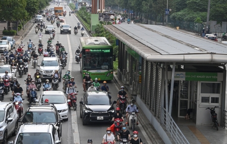 Vì sao Hà Nội dỡ biển báo làn đường buýt nhanh BRT?