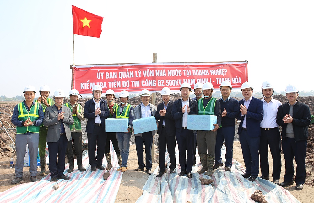 Phó Chủ tịch CMSC Hồ Sỹ Hùng kiểm tra công trường Dự án đường dây 500kV mạch 3 đoạn qua địa phận tỉnh Thanh Hóa
