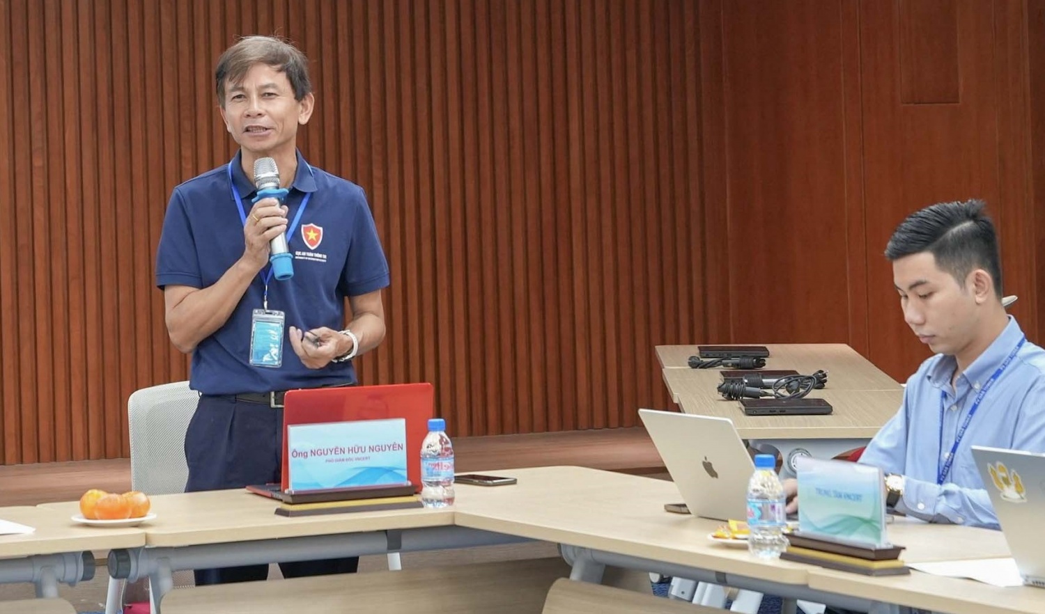 Ông Nguyễn Hữu Nguyên báo cáo tổng kết các kết quả tại hội nghị