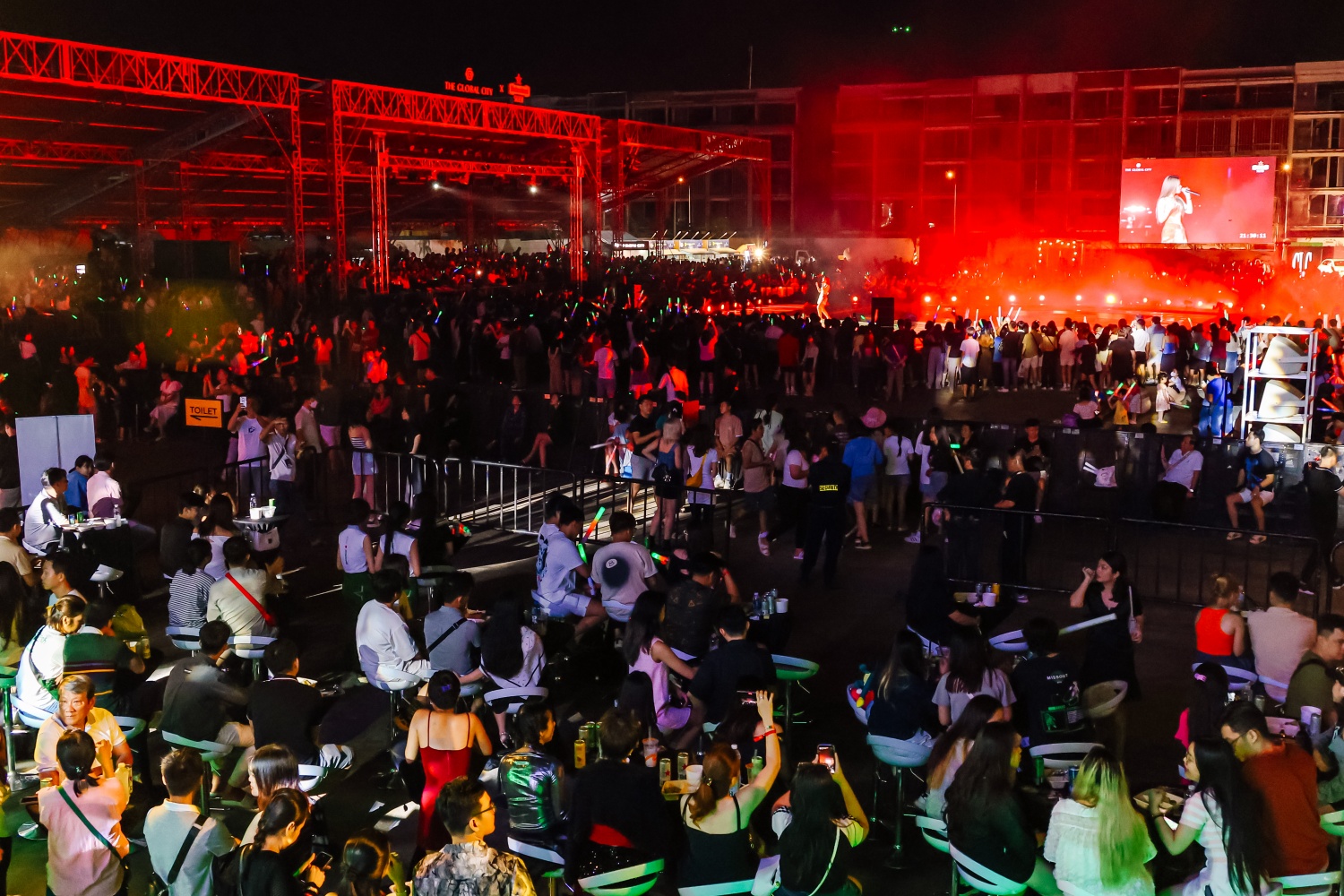 Màn trình diễn pháo hoa kết hợp nhạc nước tại trung tâm mới thu hút hơn 50.000 người