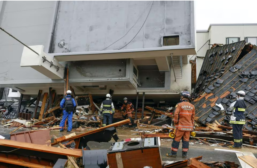 Động đất ở Nhật Bản: Những người sống sót phải đối mặt với băng giá và nguy cơ lở đất
