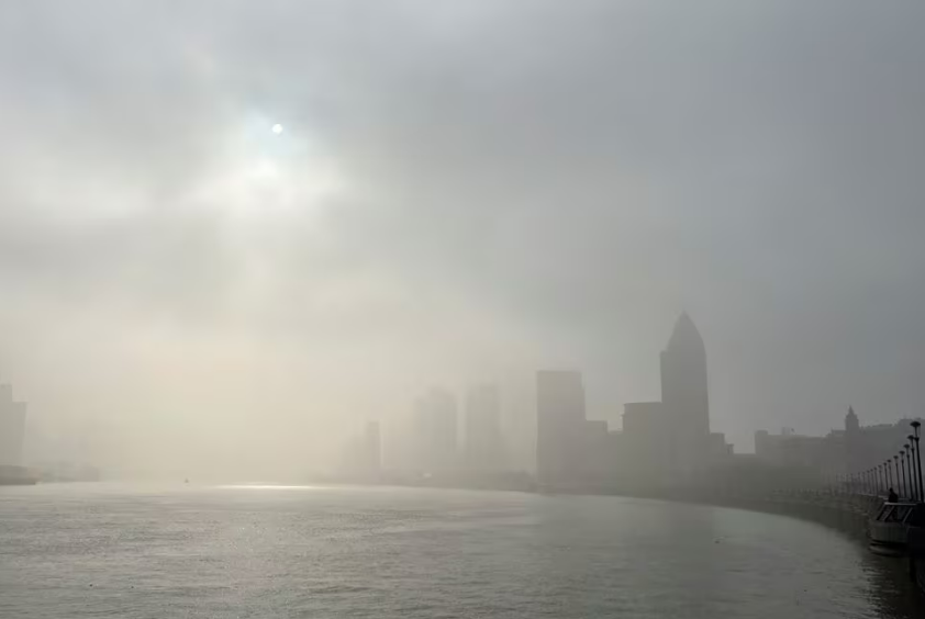 Trung Quốc: Cảnh báo sương mù dày đặc, hàng chục chuyến bay từ Thượng Hải bị hoãn
