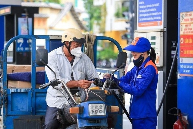 Xăng dầu đồng loạt giảm trong kỳ điều đầu giá tiên năm 2024