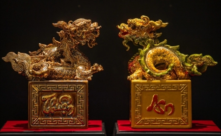 Chiêm ngưỡng ấn "Hoàng đế chi bảo" phiên bản gốm vẽ vàng ở Bát Tràng