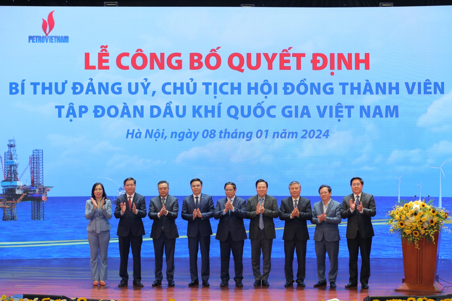 Thủ tướng Chính phủ và lãnh đạo các Bộ, ngành, thành phố Hà Nội chúc mừng tân Chủ tịch HĐTV Lê Mạnh Hùng