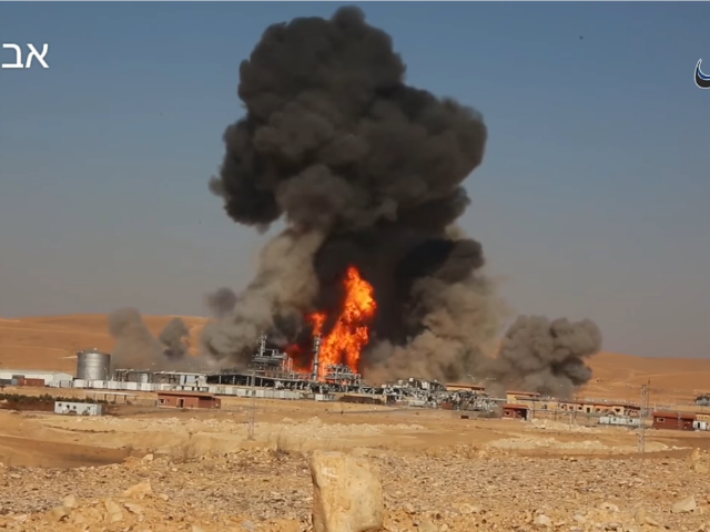 Mỏ dầu ở Syria do Mỹ kiểm soát bị hàng chục tên lửa tấn công