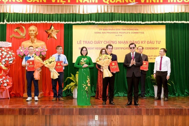 Lãnh đạo tỉnh Đồng Nai trao chứng nhận mở rộng đầu tư thêm 100 triệu USD cho “Dự án sản xuất cà phê của Công ty trách nhiệm hữu hạn Nestlé Việt Nam - Nhà máy Trị An”