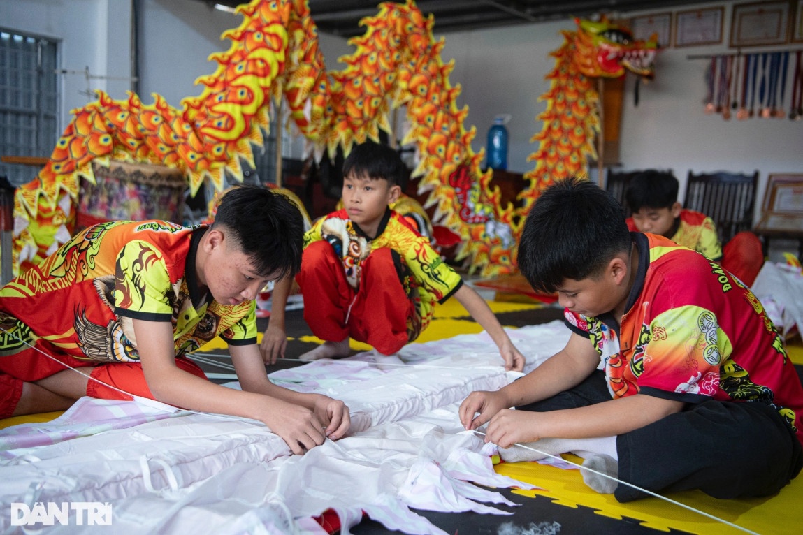 Khám phá xưởng sản xuất lân sư của đội múa rồng nhiều thành tích ở Hà Nội