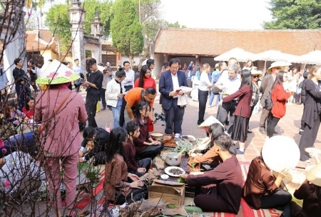 Trải nghiệm nét văn hóa “Tết làng Việt” ở Làng cổ Đường Lâm